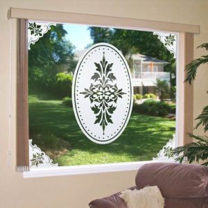 Add even more pizzazz to your windows with Doral Centerpiece and matching accents.